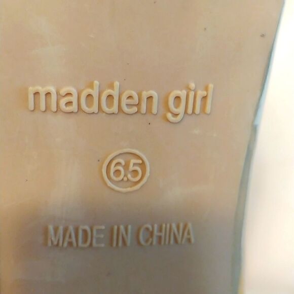 Madden Girl. Beautiful taupe heels. Size 6.5. Great Condition. - Picture 9 of 10
